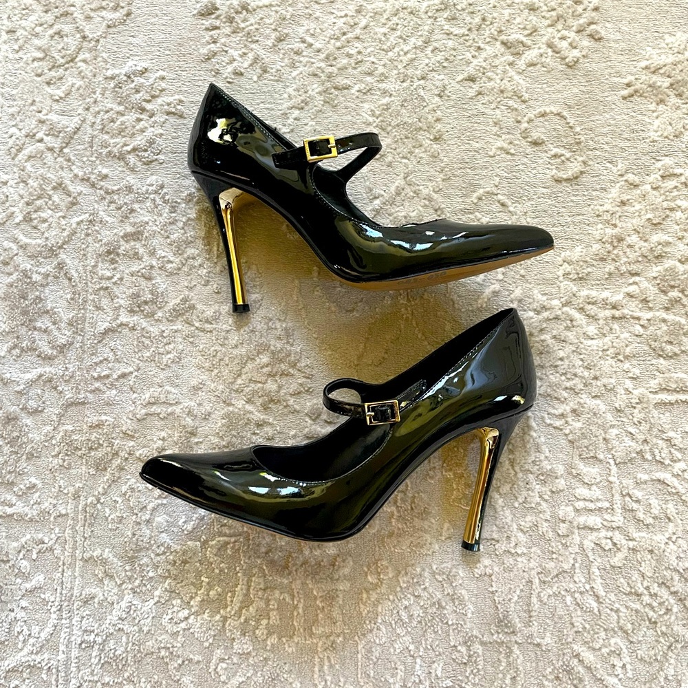 Vince Camuto Pumps - Gold Heel